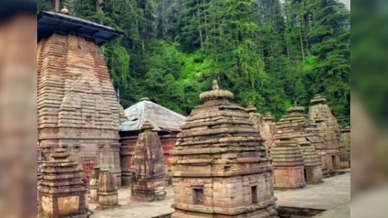 जागेश्वर धाम गर्भगृह विवाद पर डीएम बरेली ने सपत्नी मांगी माफ़ी, असलहा लेकर घुसा था सिपाही&nbsp;