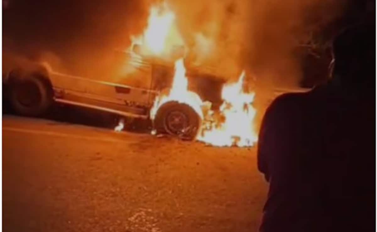 बिहार: जहानाबाद में धू-धू कर जली बारातियों से भरी गाड़ी, जान बचाने के लिए लोगों ने लगाई छलांग