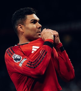 Clinical Manchester United Beat Brentford To Move Clear In Third Place