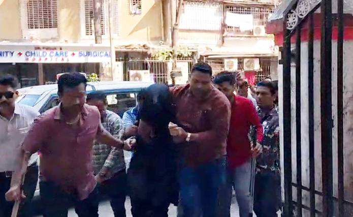 मुंबई के मीरा भायंदर में सुरक्षा गार्डों से कलमा पढ़वाने का आरोप, इनकार करने पर चाकू से हमला