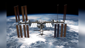 Moon Crew, ISS Astronauts Speak On First Ship-to-Ship Space Call