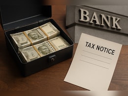 अपने ही बैंक खाते से निकाला पैसा तो क्&zwj;या फिर से जमा करने पर देना होगा टैक्&zwj;स? इस कानूनी फैसले से समझिए