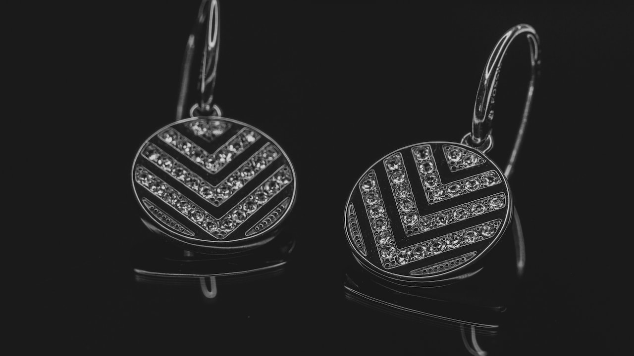 Why Do Small Earrings Feel Heavy? Science Of Material Density Explained