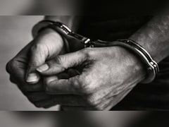 J&K में घर के अंदर चल रहा था नशे का कारोबार, 3 किलो चरस के साथ बाप- बेटे समेत 5 तस्कर गिरफ्तार