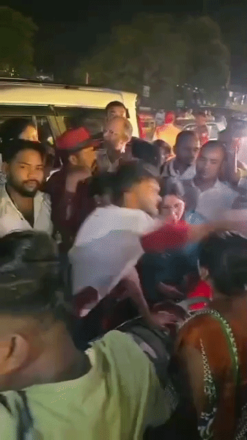 झारखंड: कैंडल मार्च में भड़के व&zwj;िधायक, व&zwj;ीड&zwj;ियो बना रहे युवक का तोड़ा फोन