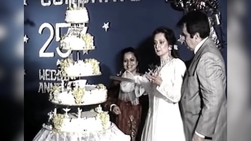 सायरा बानो की सालगिरह का 25 साल पुराना वीडियो वायरल, दिलीप कुमार नहीं धर्मेंद्र पड़े थे सनी, संजय, प्राण पर भारी