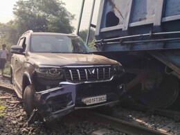 बेकाबू मालगाड़ी ने स्कॉर्पियो को मारी जोरदार टक्कर, 500 मीटर तक घसीटा, ड्राइवर ने कूदकर बचाई जान