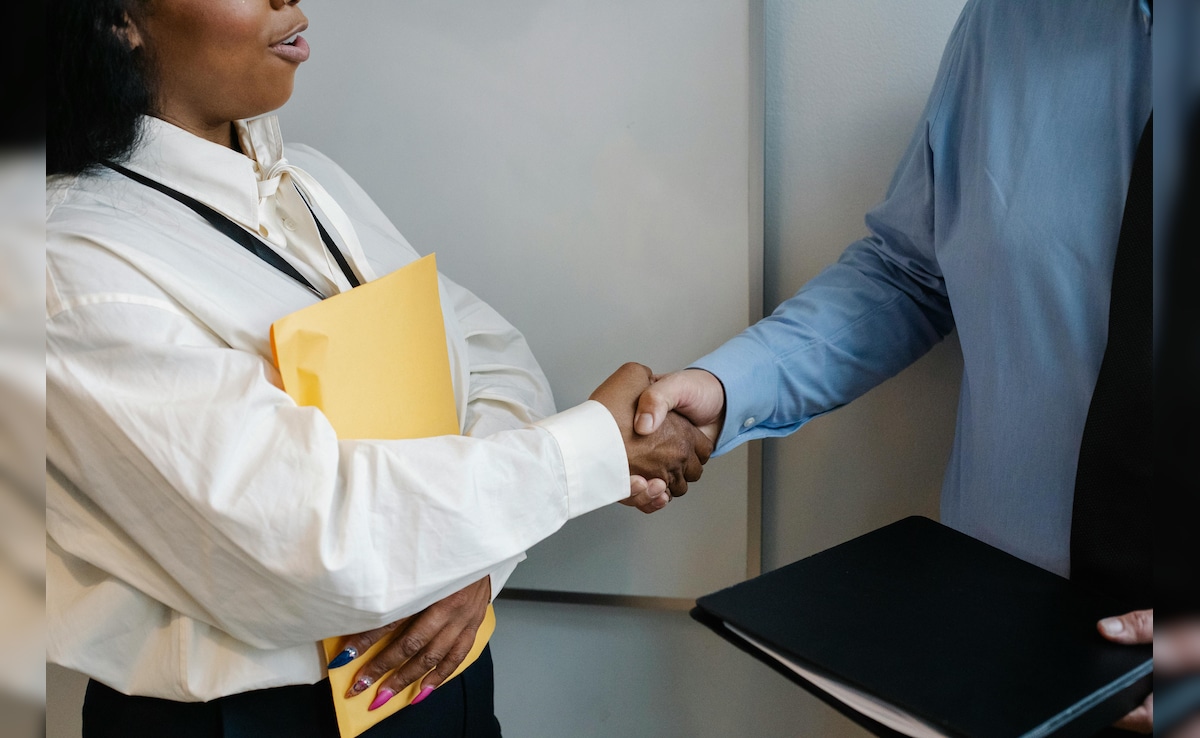 किसके नाम दर्ज है सबसे कम उम्र में IAS और IPS बनने का रिकॉर्ड?