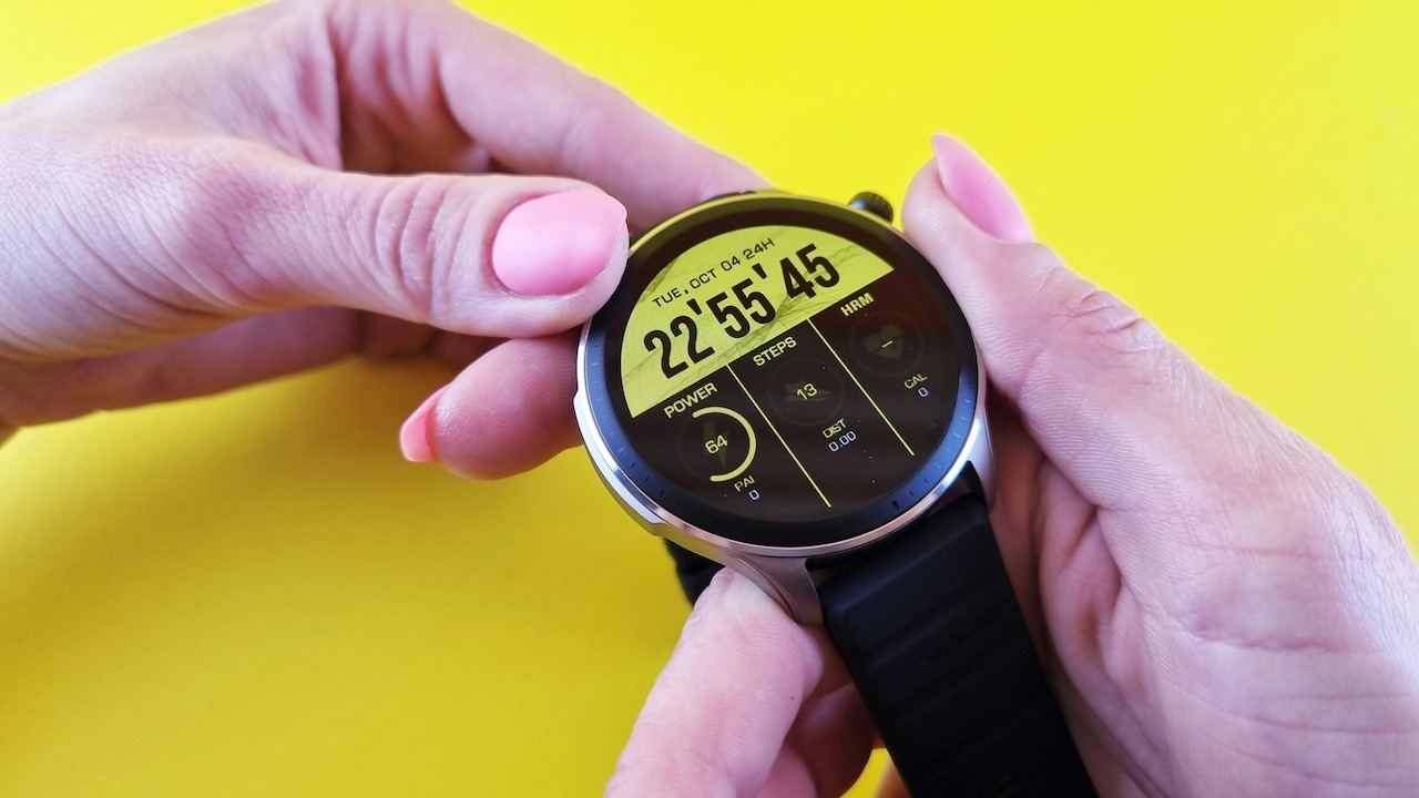 Smartwatches vs Smart Rings: Which Is Better For Your Daily Routine? Smartwatches vs Smart Rings: Which Is Better For Your Daily Routine?