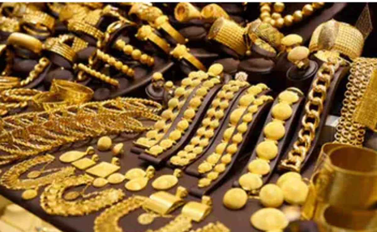 Madhya Pradesh: ज्वेलरी कारीगर ने पेट्रोल छिड़ककर की आत्मदाह की कोशिश, व्यापारियों ने बचाई जान, अफरा-तफरी का माहौल