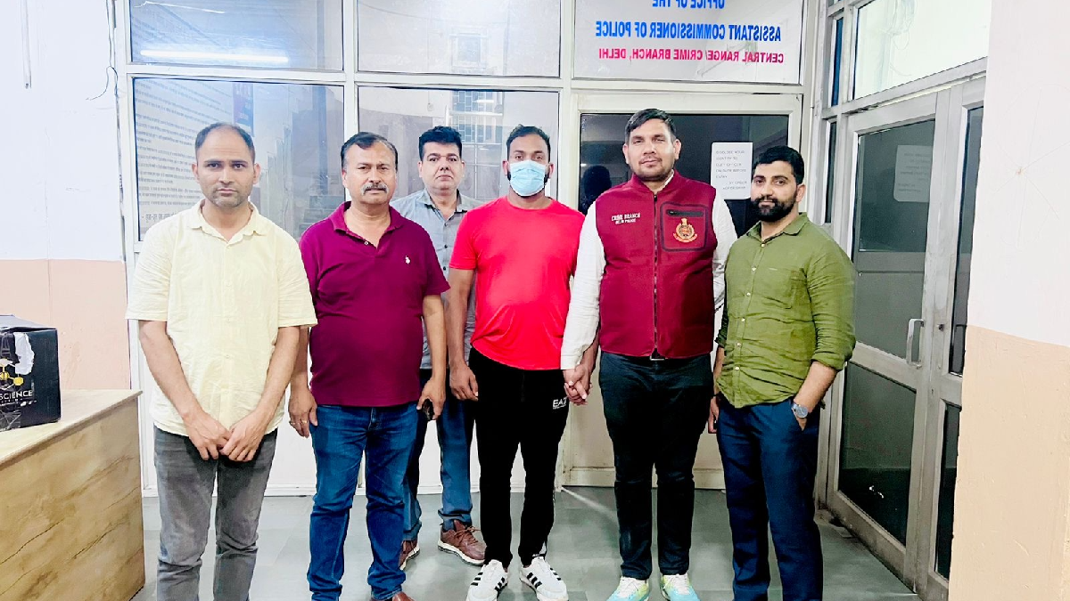 दिल्ली में एक्सपायर्ड सामान बेचने वाले रैकेट का पर्दाफाश, सस्ते सामान के नाम पर करते थे सेहत से खिलवाड़