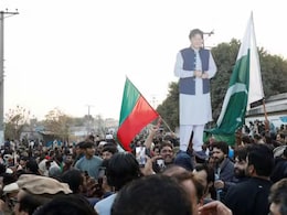 इमरान खान की बहनों, PTI के सांसदों-विधायकों पर आतंकवाद का केस, रावलपिंडी की अडियाला जेल के बाहर प्रदर्शन करना भारी पड़ा