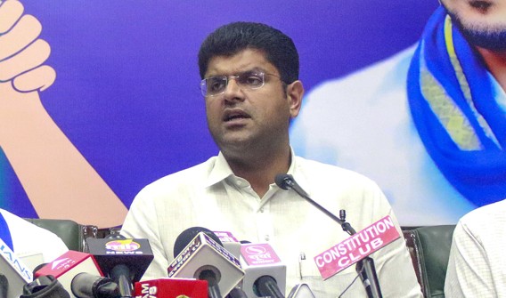 'एसपी चोर है और डकैतों की गैंग चला रहा है', किस बात पर इतने खफा हैं दुष्यंत चौटाला