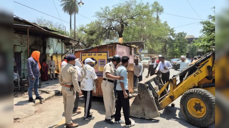 शहीद स्मारक के आसपास अतिक्रमण हटाने की कार्रवाई तेज, जबलपुर हाईकोर्ट के आदेश पर प्रशासन सख्त