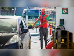 Petrol Diesel Prices Fall: कच्चे तेल के दाम 15 डॉलर तक गिरे! आपके शहर में कितना सस्ता हो गया पेट्रोल-डीजल?