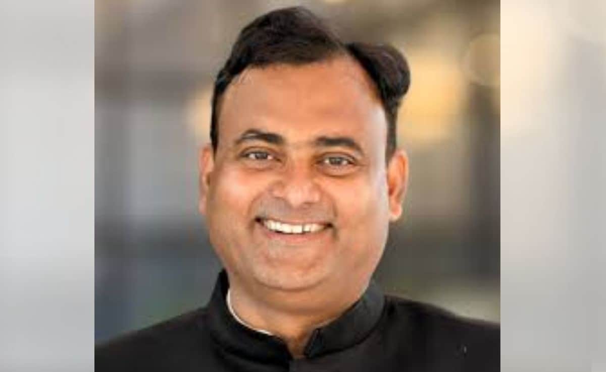 बिहार में सरकार का बड़ा एक्शन, लखीसराय DM की हो गई छुट्टी... गड़बड़ी के आरोप में पद से हटाए गए