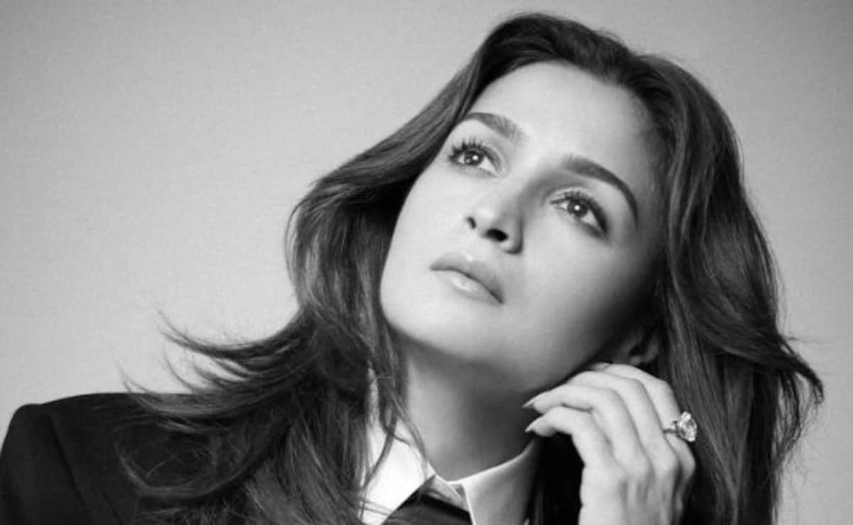 Alia Bhatt redefined power dressing in a black tuxedo. Photo: Alia Bhatt/ Instagram