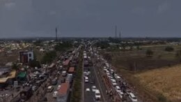 Traffic Jam : सोलापूर-धुळे महामार्गावर 40 किलोमीटरचा ऐतिहासिक ट्रॅफिक जाम,15 लाखांची गर्दी रस्त्यावर, VIDEO