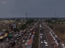 Traffic Jam : सोलापूर-धुळे महामार्गावर 40 किलोमीटरचा ऐतिहासिक ट्रॅफिक जाम,15 लाखांची गर्दी रस्त्यावर, VIDEO