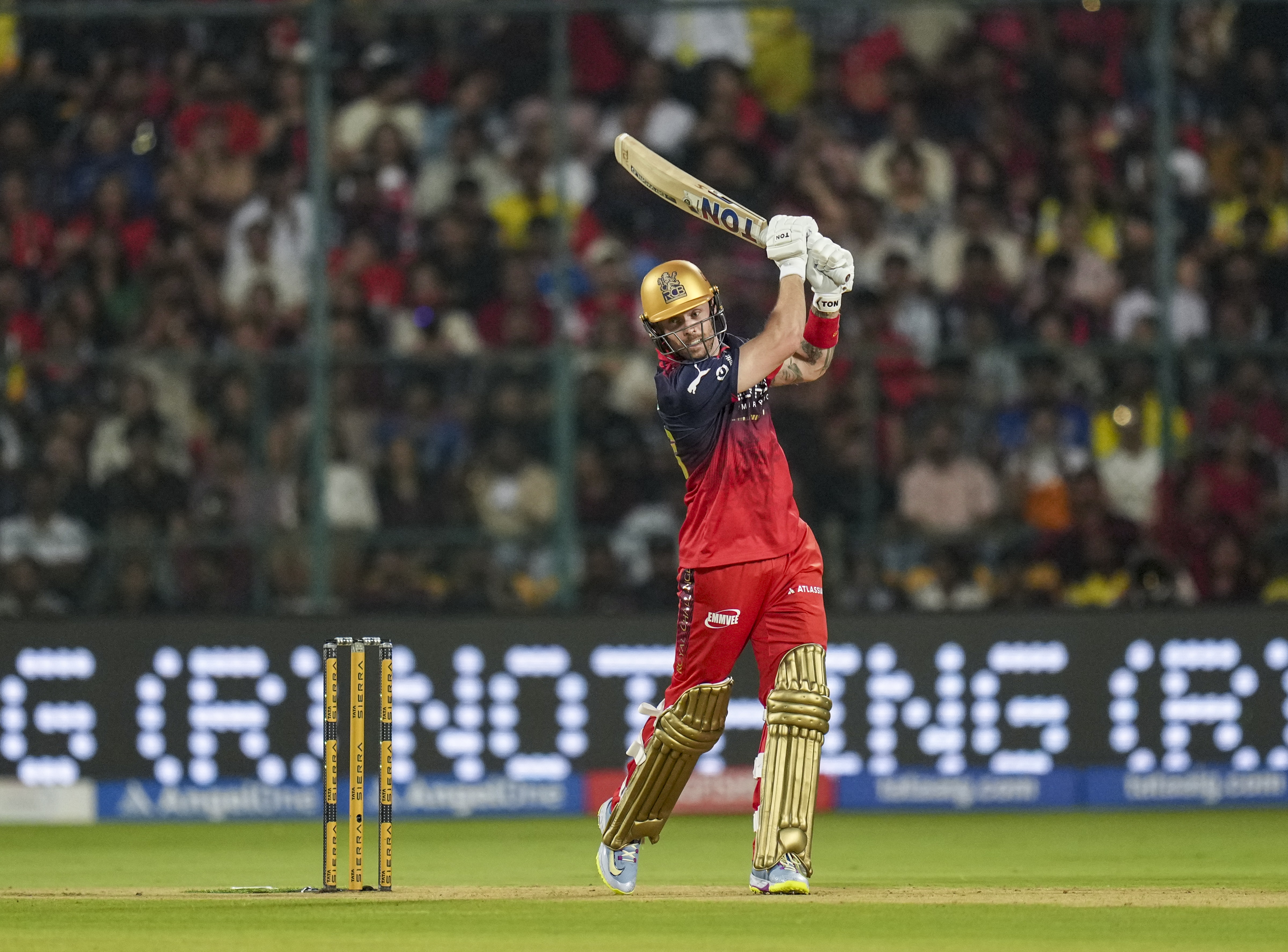 RCB vs CSK&nbsp;LIVE Score: विराट कोहली 28 रन बनाकर आउट, RCB ने पावरप्ले में ठोके 51 रन