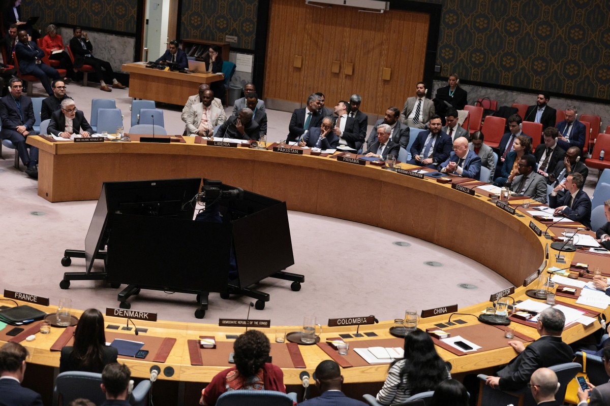 Russia, China Veto UN Resolution On Reopening Strait Of Hormuz