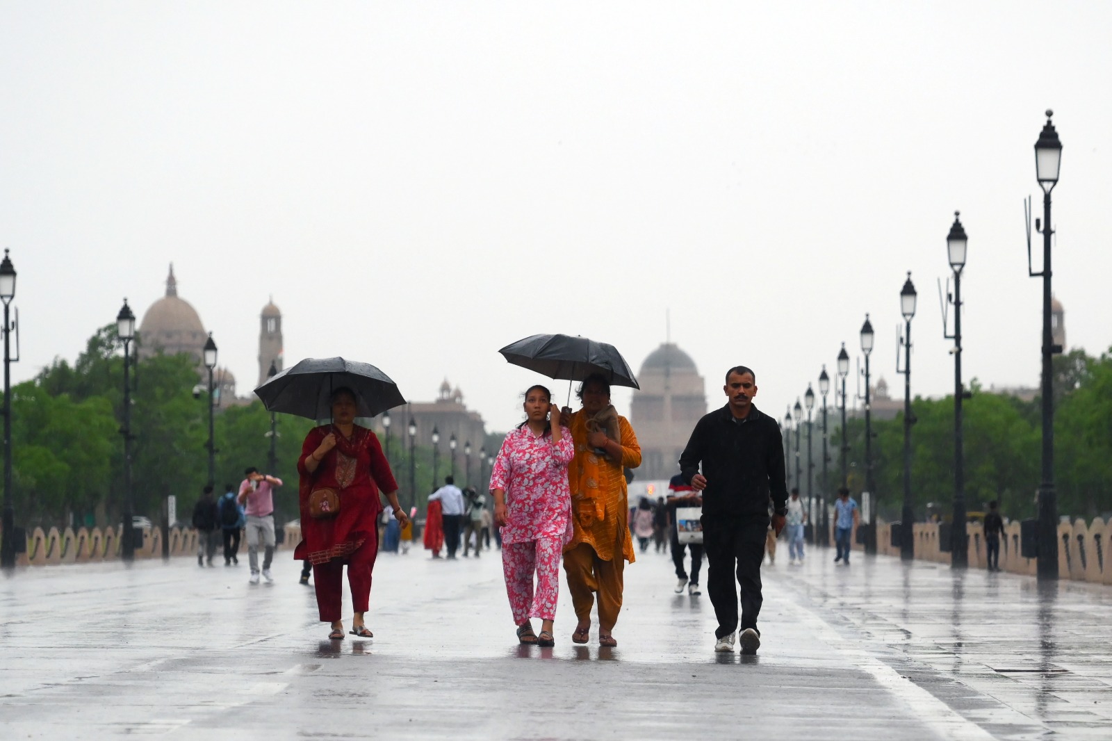 Rain Alert: दिल्ली NCR में अप्रैल में भी खूब होगी बारिश, मार्च में झमाझम के बाद बिगड़ेगा मौसम
