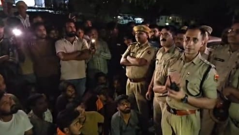 अलवर में गाय के अवशेष मिलने से बवाल, देर रात सड़क पर उतर गए हिंदू संगठन, 4 घंटे तक चला हाई-वॉल्टेज ड्रामा