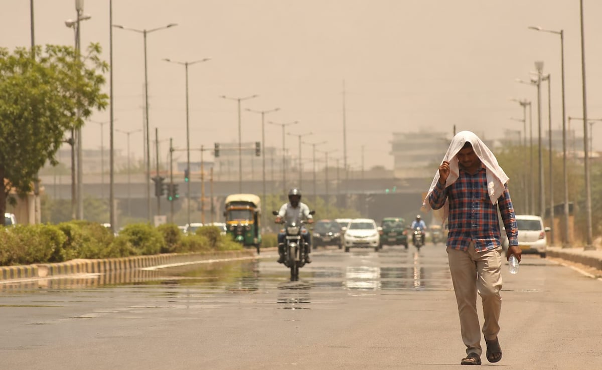 IMD Issues Severe Heat Wave Warning For Rajasthan, UP; Monsoons To Hit Kerala On May 26