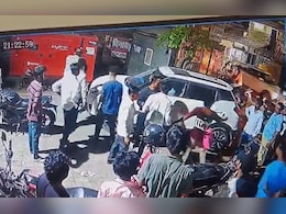 गोरखपुर में वाहन पार्किंग को लेकर विवाद, थाने में पुलिस ने जेप्टो राइडर्स को जमकर पीटा, वीडियो वायरल&nbsp;