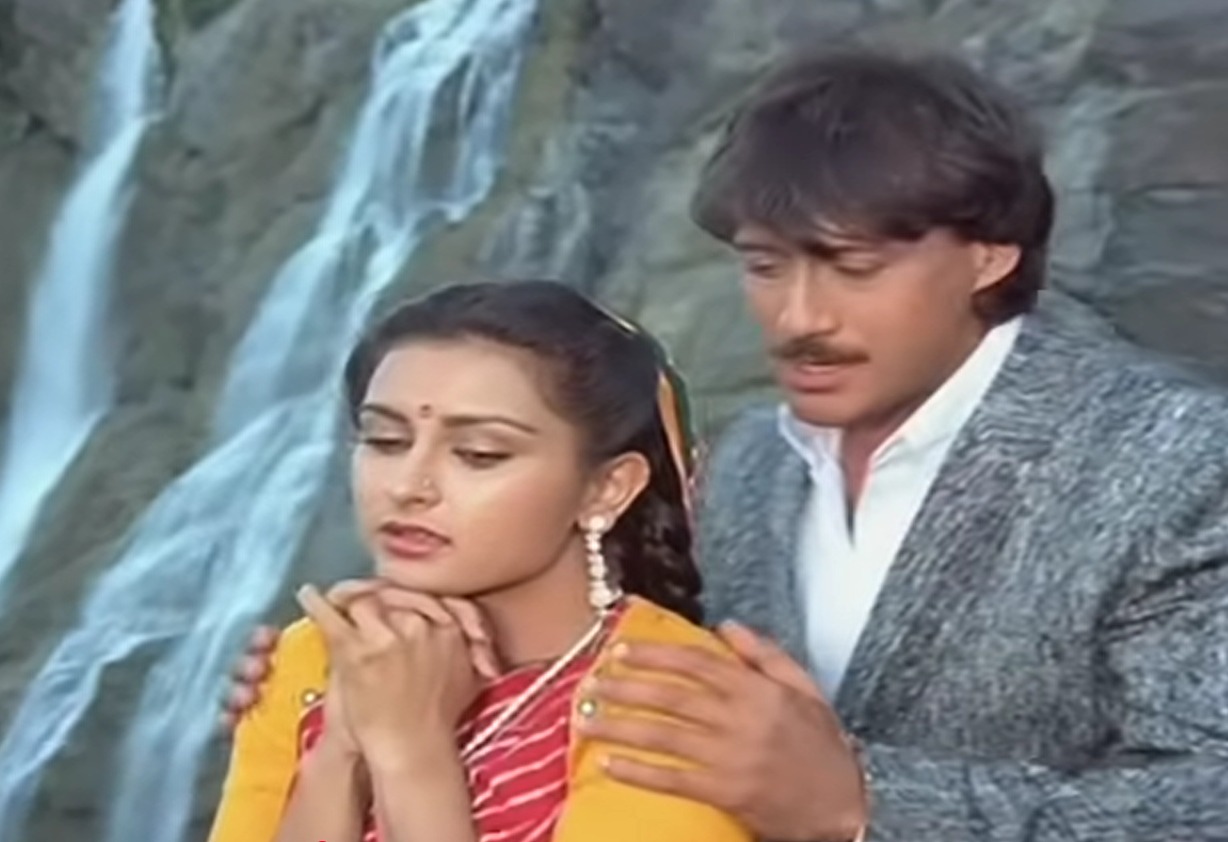 'तेरी मेहरबानियां' एक्ट्रेस की बेटी अब दिखने लगी उनसे भी सुंदर, सूरज बड़जात्या की बेटी की शादी में छाई, देखें वीडियो