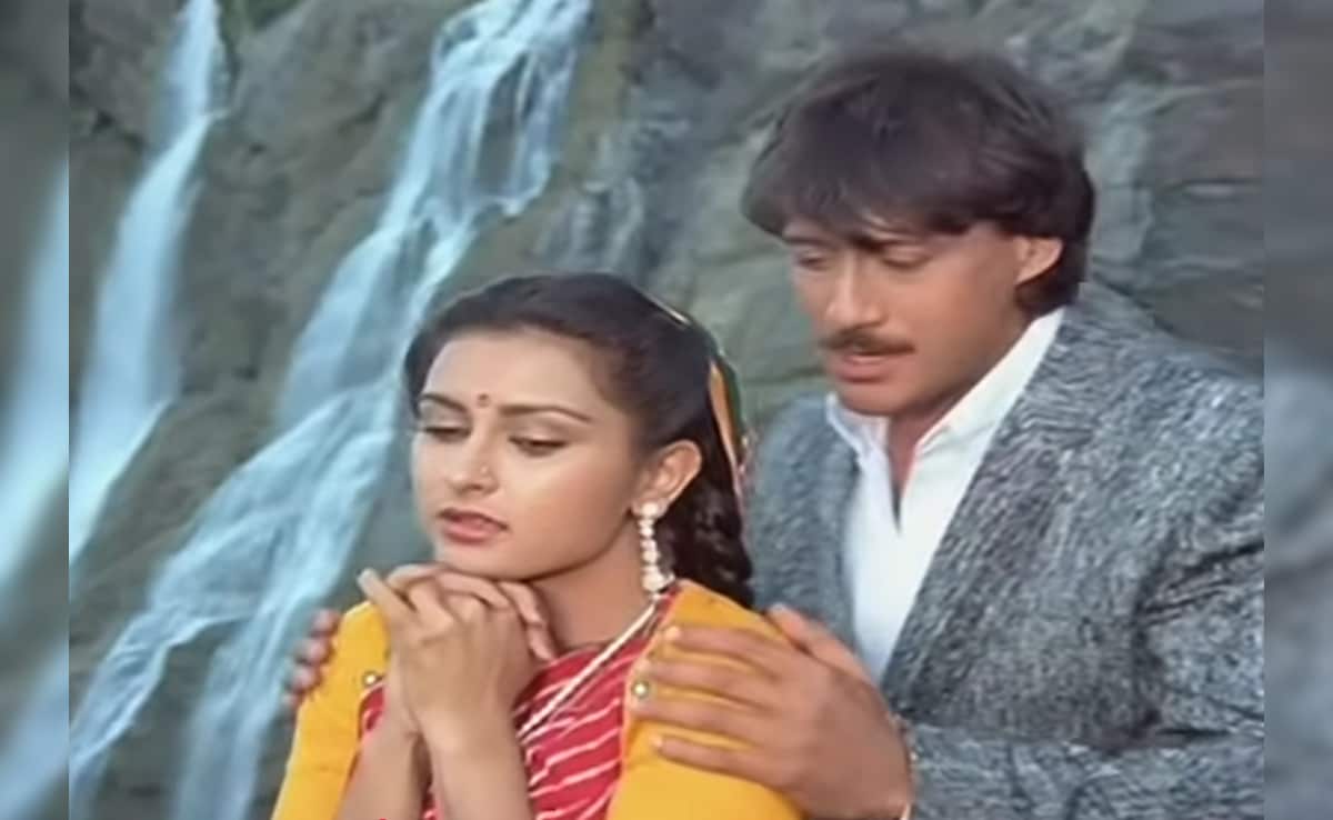 'तेरी मेहरबानियां' एक्ट्रेस की बेटी अब दिखने लगी उनसे भी सुंदर, सूरज बड़जात्या की बेटी की शादी में छाई, देखें वीडियो