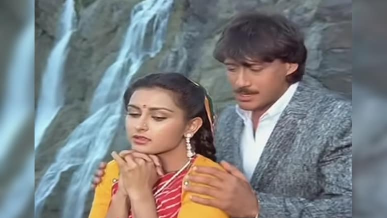 'तेरी मेहरबानियां' एक्ट्रेस की बेटी अब दिखने लगी उनसे भी सुंदर, सूरज बड़जात्या की बेटी की शादी में छाई, देखें वीडियो