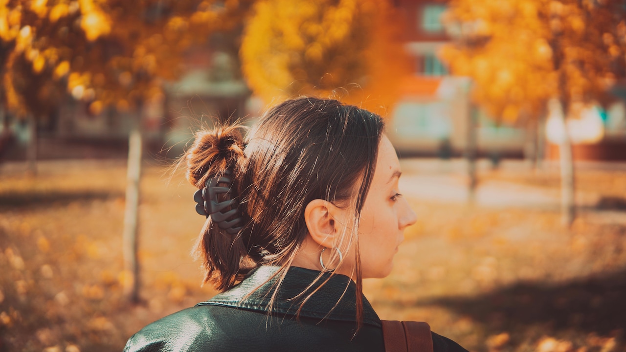 Stylish claw clips that hold your hair in place well