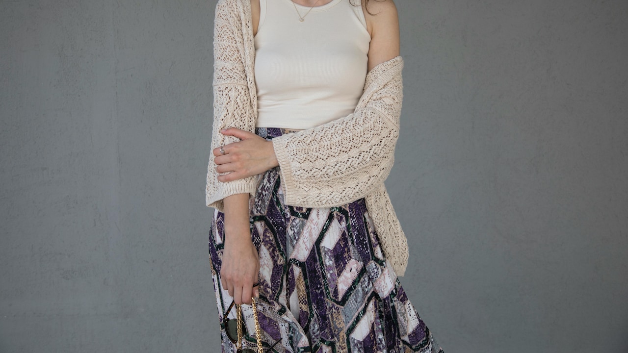 How To Layer Without Bulk: Easy Shrug Styling Tips For Everyday Wear