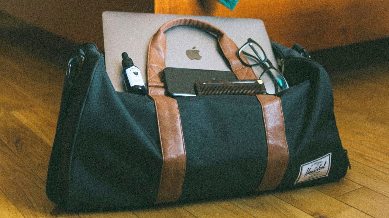 वीकेंड गेटवे के लिए परफेक्ट चॉइस, हल्के लेकिन भरपूर जगह वाले स्टाइलिश Duffel Bags कम प्राइस में आज ही खरीदें