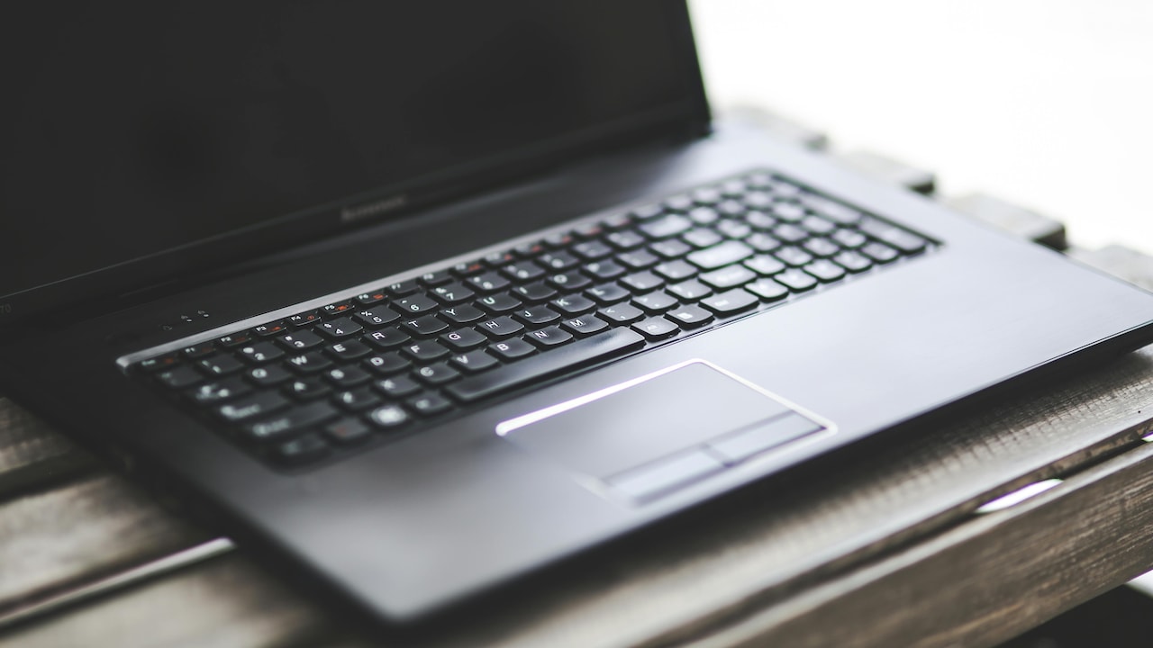 Top brands offer excellent i5 laptop deals on Flipkart during sales.