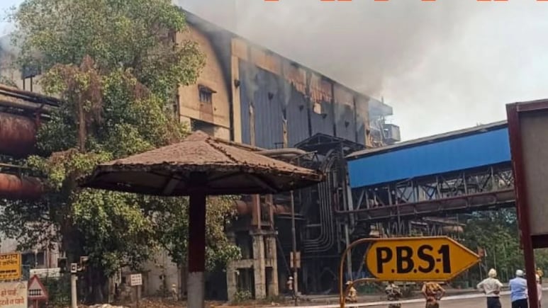 Bhilai Plant Fire: भिलाई स्टील प्लांट में लगी भीषण आग, 5 लोग घायल, एक कर्मचारी के पैर में फ्रैक्चर