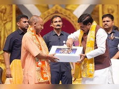 वाराणसी के महानाट्य में जीवंत हुआ सम्राट विक्रमादित्य का सुशासन; सीएम योगी को गिफ्ट में मिली वैदिक घड़ी