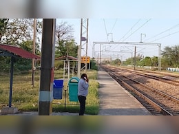 सोशल मीड&zwj;िया पर सुसाइड का पोस्ट डालकर रेलवे ट्रैक पर पहुंचा युवक, SP ने भेज दी फोर्स&nbsp;