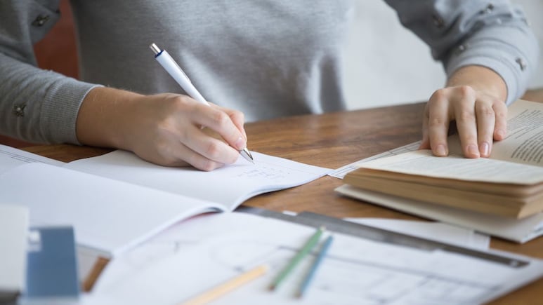 बिहार में सिर्फ एक बार प्रतियोगी परीक्षा दे पाएंगे ये सरकारी कर्मचारी, फिर छोड़नी होगी नौकरी