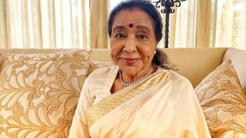 सिंगर आशा भोसले की तबीयत बिगड़ी, मुंबई के ब्रीच कैंडी अस्पताल में भर्ती