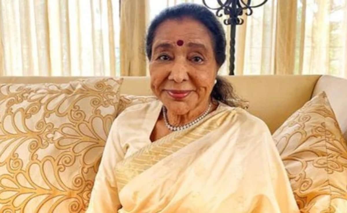 सिंगर आशा भोसले की तबीयत बिगड़ी, मुंबई के ब्रीच कैंडी अस्पताल में भर्ती