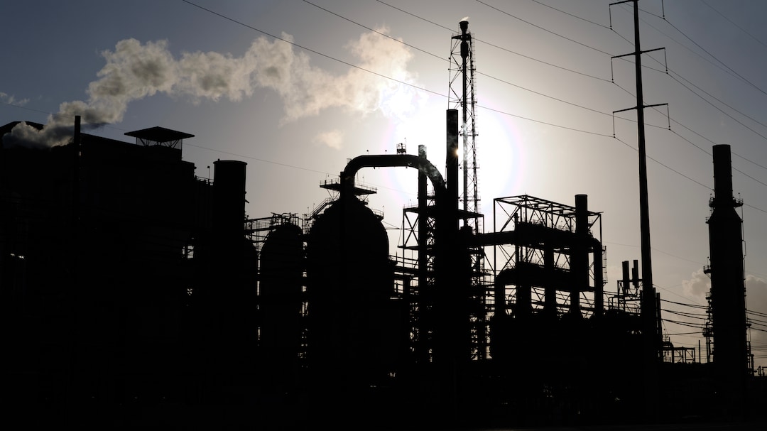 US Again Allows More Russian Oil Sales To Help Control Prices