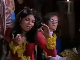 Zeenat Aman Reveals <i>Dum Maro Dum</i> Was Meant To Be A Duet By Lata Mangeshkar And Usha Uthup Before Asha Bhosle Stepped In