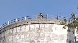 20 लाख नहीं मिले तो पेट्रोल लेकर 60 फीट ऊंची टंकी पर चढ़ी महिला, ग्वालियर में हाई-वोल्टेज ड्रामा &nbsp;&nbsp;