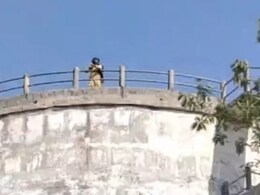 20 लाख नहीं मिले तो पेट्रोल लेकर 60 फीट ऊंची टंकी पर चढ़ी महिला, ग्वालियर में हाई-वोल्टेज ड्रामा &nbsp;&nbsp;