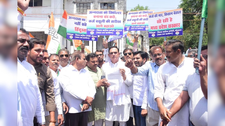 गेहूं खरीदी के साथ MP में सियासत शुरू; सड़कों पर किसान आंदोलन, सीहोर में कांग्रेस ने कुत्ते को बनाया कलेक्टर