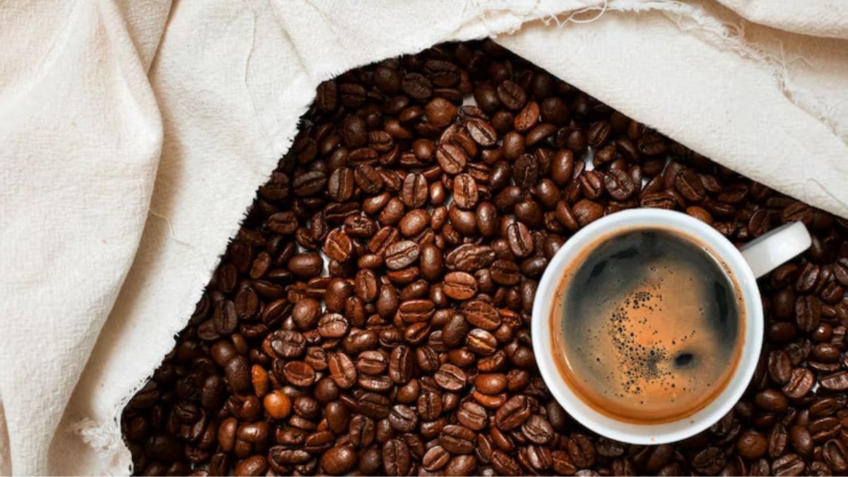 Individuals may also experience nausea, muscle aches, and a flu-like sensation in addition to headaches on the second or third day of quitting. Photo: Freepik