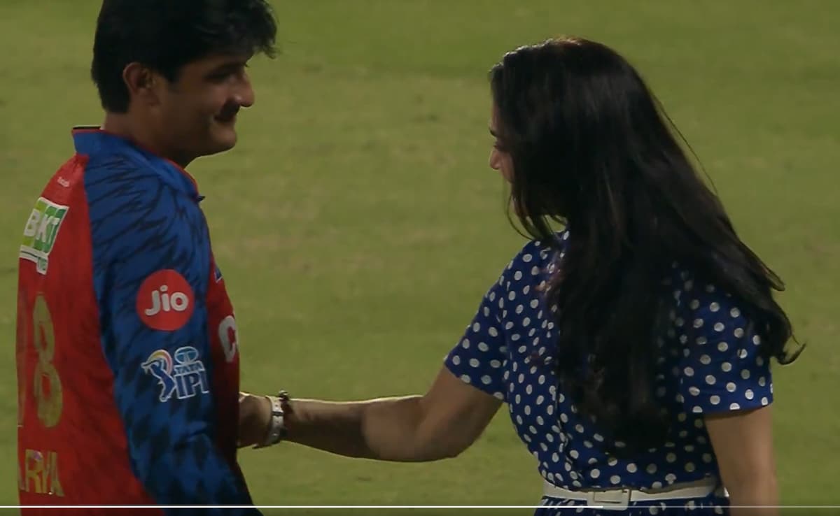 Preity Zinta Punches Priyansh After Punjab Kings Historic Win, Ravi Shastri Reacts