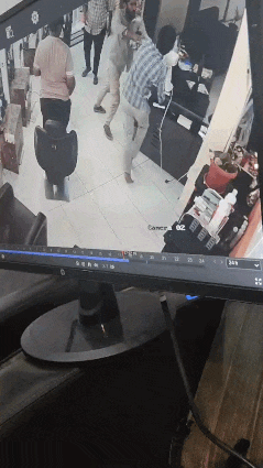 बीवी को नौकरी से निकाला, गुस्साए पति ने सैलून मालिक को उठाकर पटका, बेंगलुरु का हैरान करने वाला VIDEO